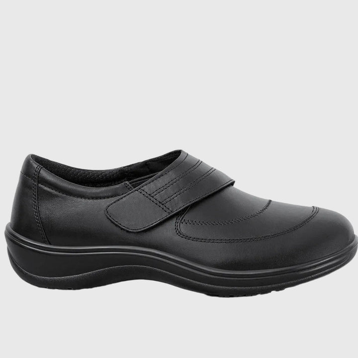 Grace – Effortless Elegance in Timeless Black
